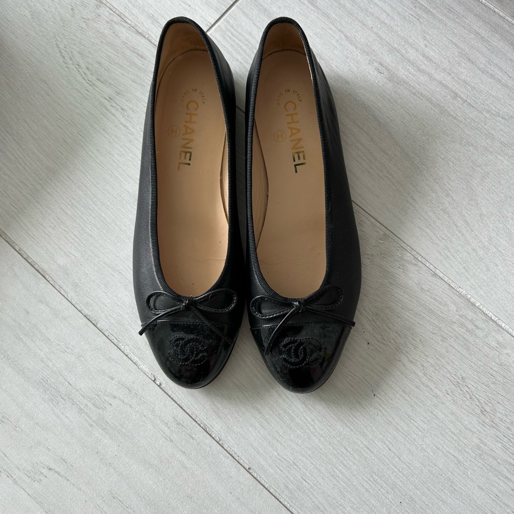 Chanel flats width C only made for Hawaii